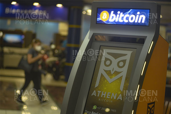 El Salvador regala bitcoines a los ciudadanos para impulsar su uso