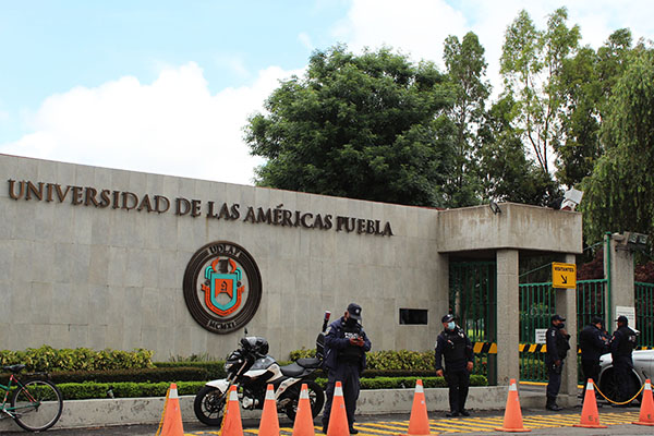 Autoridades estatales toman campus de la UDLAP