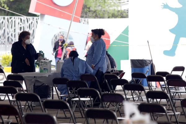 Concluye vacunación de 40 y más entre el desdén y la irresponsabilidad