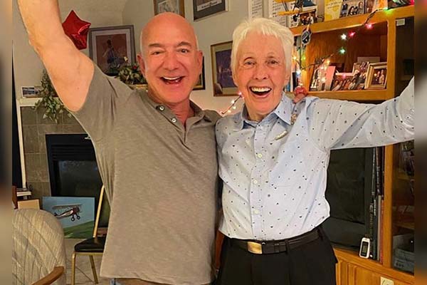 La piloto pionera Wally Funk viajará al espacio con Jeff Bezos