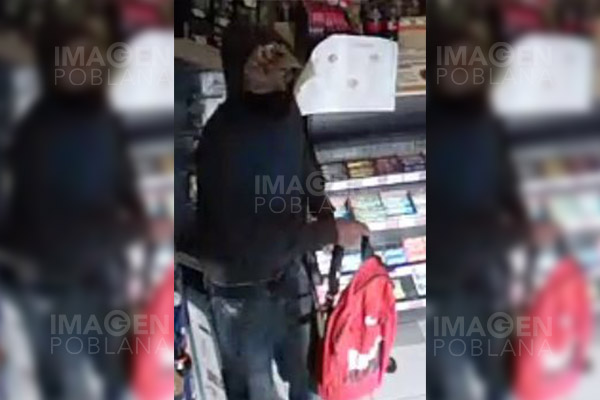 Asaltante de Oxxo hiere a policía tras despojarla de su arma de cargo