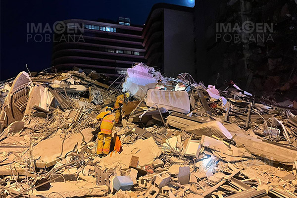 Pausan por seguridad búsqueda de sobrevivientes de edificio derrumbado en EU
