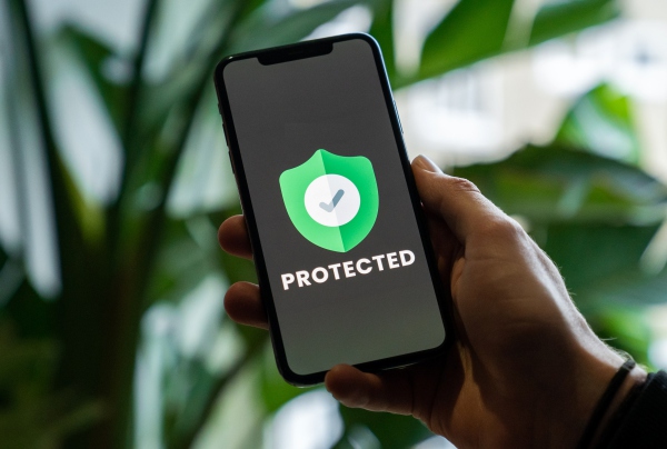 Sin redes sociales ni “artilugios”, el precio de un teléfono inmune a hackeos