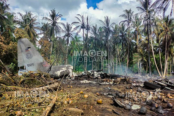 Ascienden a 50 las muertes por accidente de avión militar en Filipinas