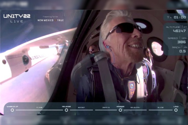 El avión suborbital de Virgin Galactic regresa a la Tierra