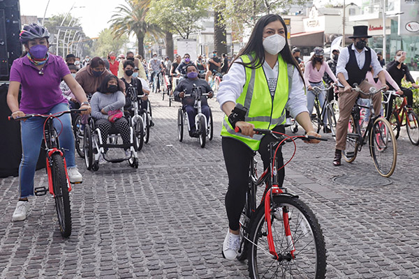 Ayuntamiento entrega vehículos incluyentes para Vía Recreativa