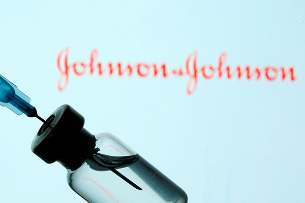 J&J dialoga con el regulador de EU sobre efecto secundario de vacuna contra covid-19