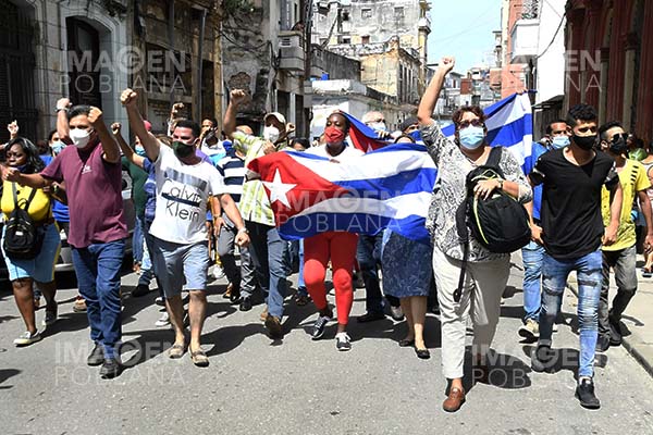 Canciller de Cuba desmiente supuesto estallido social y denuncia disturbios