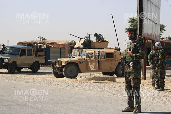 Militares afganos exterminan a más de 200 talibanes en 24 horas