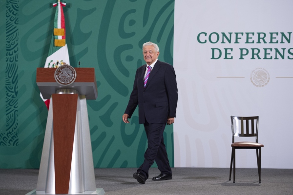 Candil de la calle… Gobierno Federal, “dadivoso” con Cuba