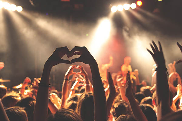 Experimento fallido: más de mil contagios en concierto sin mascarillas