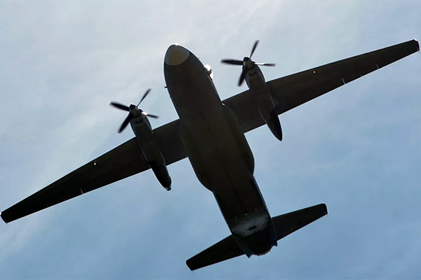 Encuentran el avión de pasajeros desaparecido en Siberia; todos están vivos