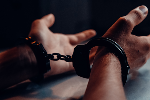 Detienen a encargado de anexo por homicidio de adicto