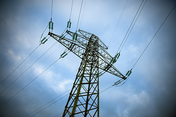 Torre de energía cae y deja al menos 7 muertos en Brasil