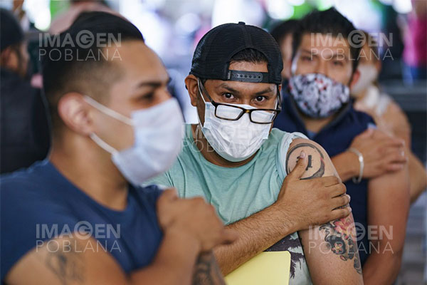 Inicia en Puebla vacunación 30 y más, la generación de la irresponsabilidad