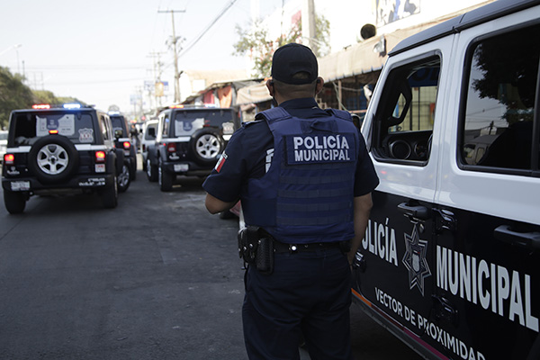 Espera Barbosa que Eduardo Rivera limpie la Policía Municipal