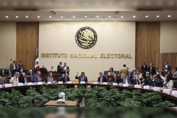 INE promueve con foros la consulta contra expresidentes