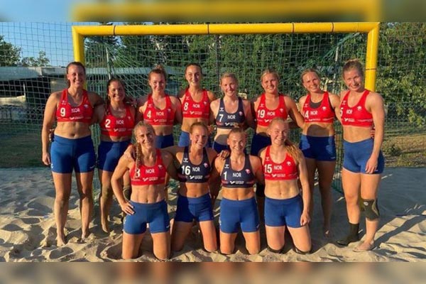 Multan a equipo de handball femenil por usar pantalones cortos en lugar de bikinis