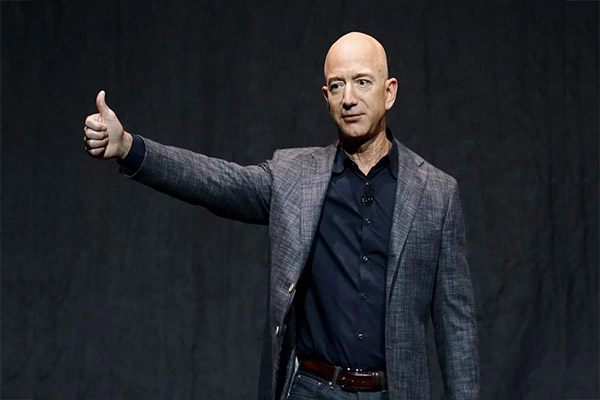 Jeff Bezos quiere viajar a la Luna: ofreció 2,000 mdd a la NASA para trabajar en conjunto