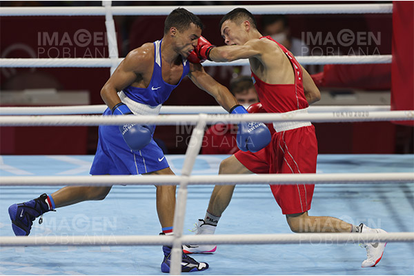 A lo Tyson: un boxeador intenta arrancarle la oreja a su rival