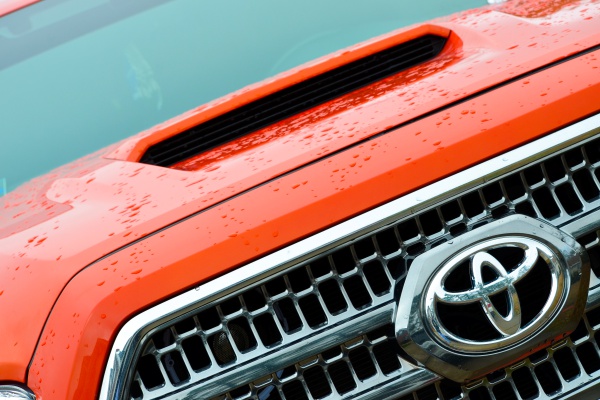 Toyota presiona en EU para postergar el cambio a electromovilidad