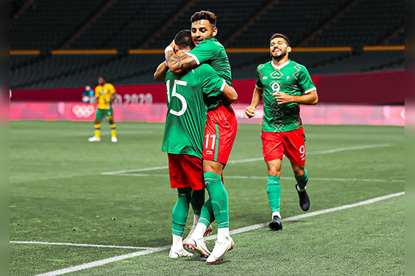 México golea 3-0 a Sudáfrica y avanza a cuartos de final