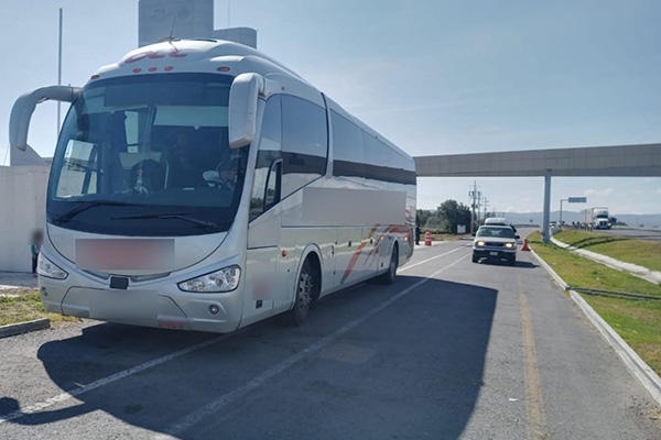 Detectan a otros 12 migrantes dentro de un autobús