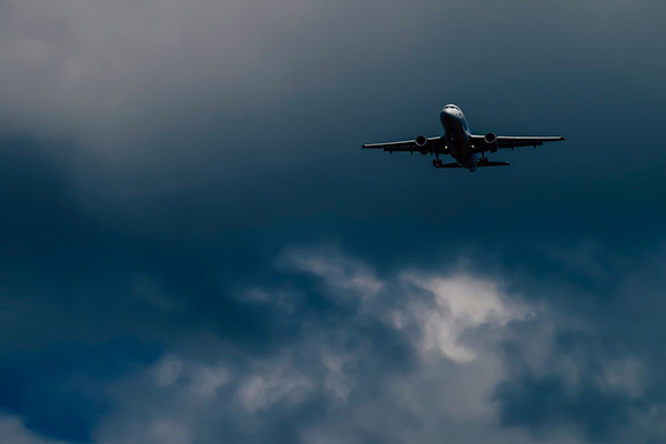 Tráfico aéreo de pasajeros en el mundo en junio cayó un 60.1% frente al nivel precrisis