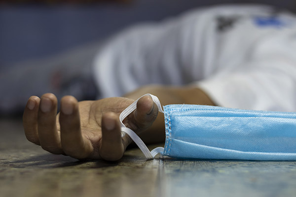 COVID-19 no cede: decesos aumentaron 21% en la última semana, reporta OMS