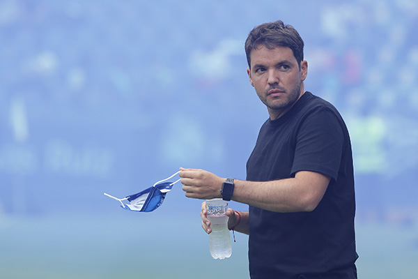 “Que Chivas no pese en el arbitraje”, pide Larcamón de cara al choque en el Cuauhtémoc