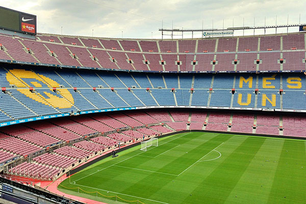 Cancelan por covid el primer partido con público en el Camp Nou de Barcelona