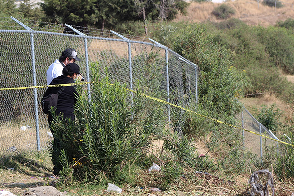 Localizan cadáver putrefacto al fondo de una barranca