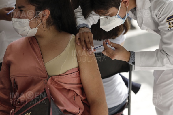 Científicos recomiendan dosis de refuerzo para la vacuna contra COVID-19