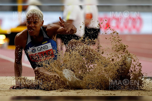 La saltadora Yulimar Rojas marca un récord olímpico y lleva el primer oro a Venezuela