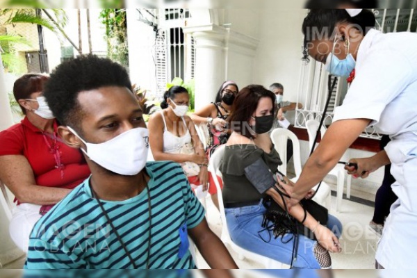Más del 20% de la población cubana ya tiene tres dosis de vacuna anti-COVID