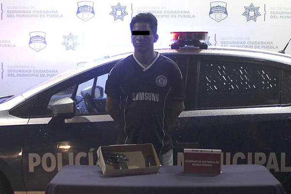 Detienen a sujeto que portaba un arma Pietro Beretta sin permiso