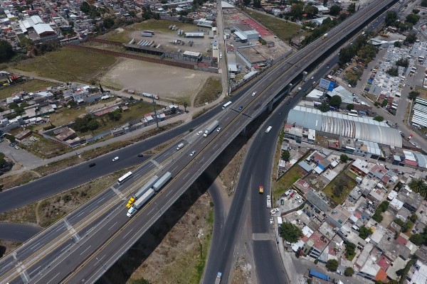 Salteadores desvalijan a migrantes en plena autopista México-Puebla