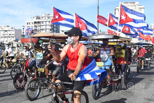 Cubanos participan en caravana popular en defensa de la paz