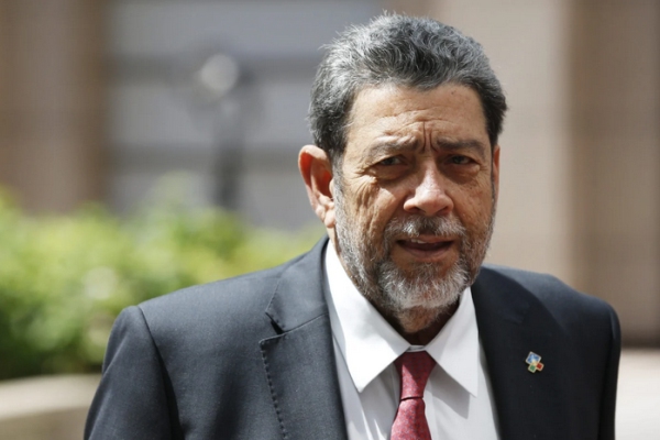 Manifestantes hieren a primer ministro de San Vicente y las Granadinas