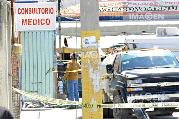 Mortal caída sufre operador de pipa mientras abastecía agua