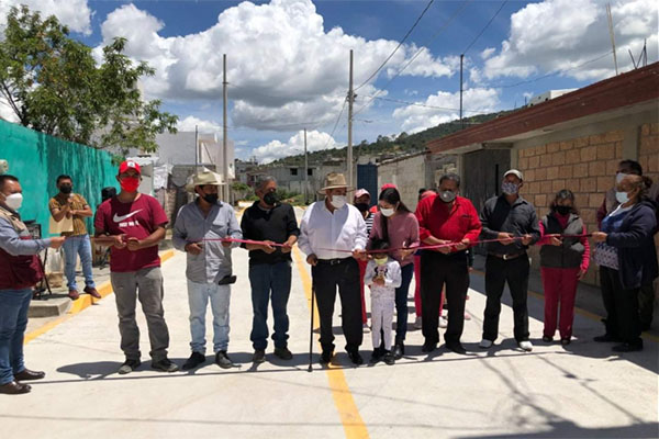 Mario de la Rosa entrega obra en la colonia San Juan de los Lagos