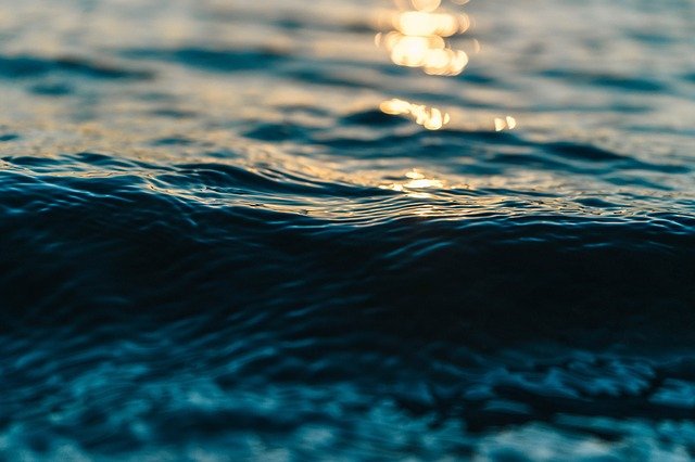 Denuncian contaminación de 7 km de la costa rusa del mar Negro tras derrame de crudo
