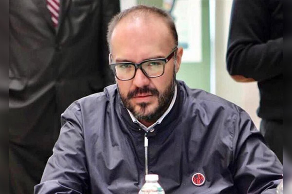 A punto de ser desaforado, Toledo se va de México por supuestos compromisos