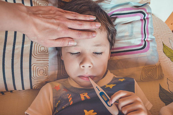 El covid en los niños carece de síntomas concretos, según pediatra