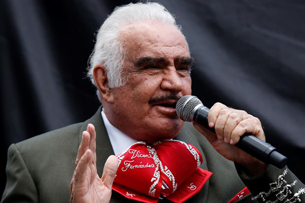 "Pobre esfuerzo respiratorio": revelan detalles del estado de Vicente Fernández