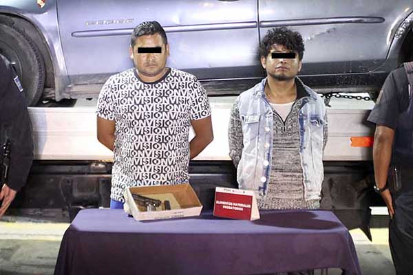 Atrapan a dos violentos ladrones de vehículo tras persecución