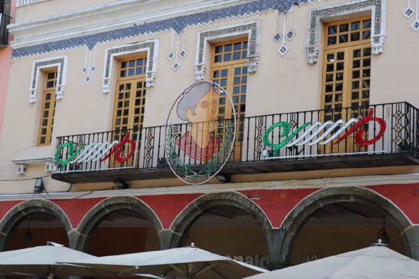 Ayuntamiento instalará 1,700 adornos luminosos por el mes patrio