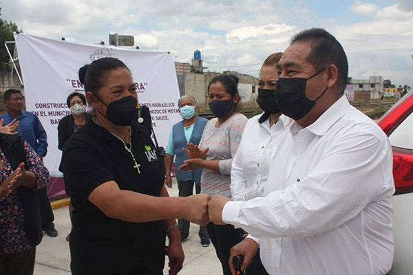 Cumple compromisos Mario de la Rosa y entrega obras en San Miguel
