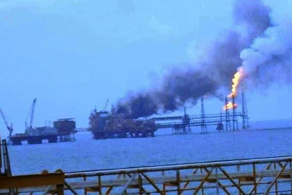 Explosión e incendio en plataforma marina de Pemex en Campeche