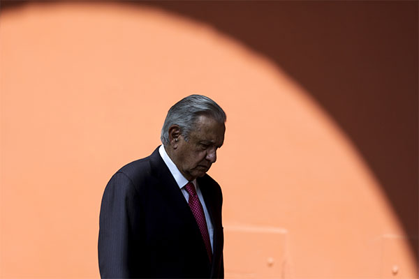 Un muerto y varios desaparecidos en la plataforma de Pemex: AMLO